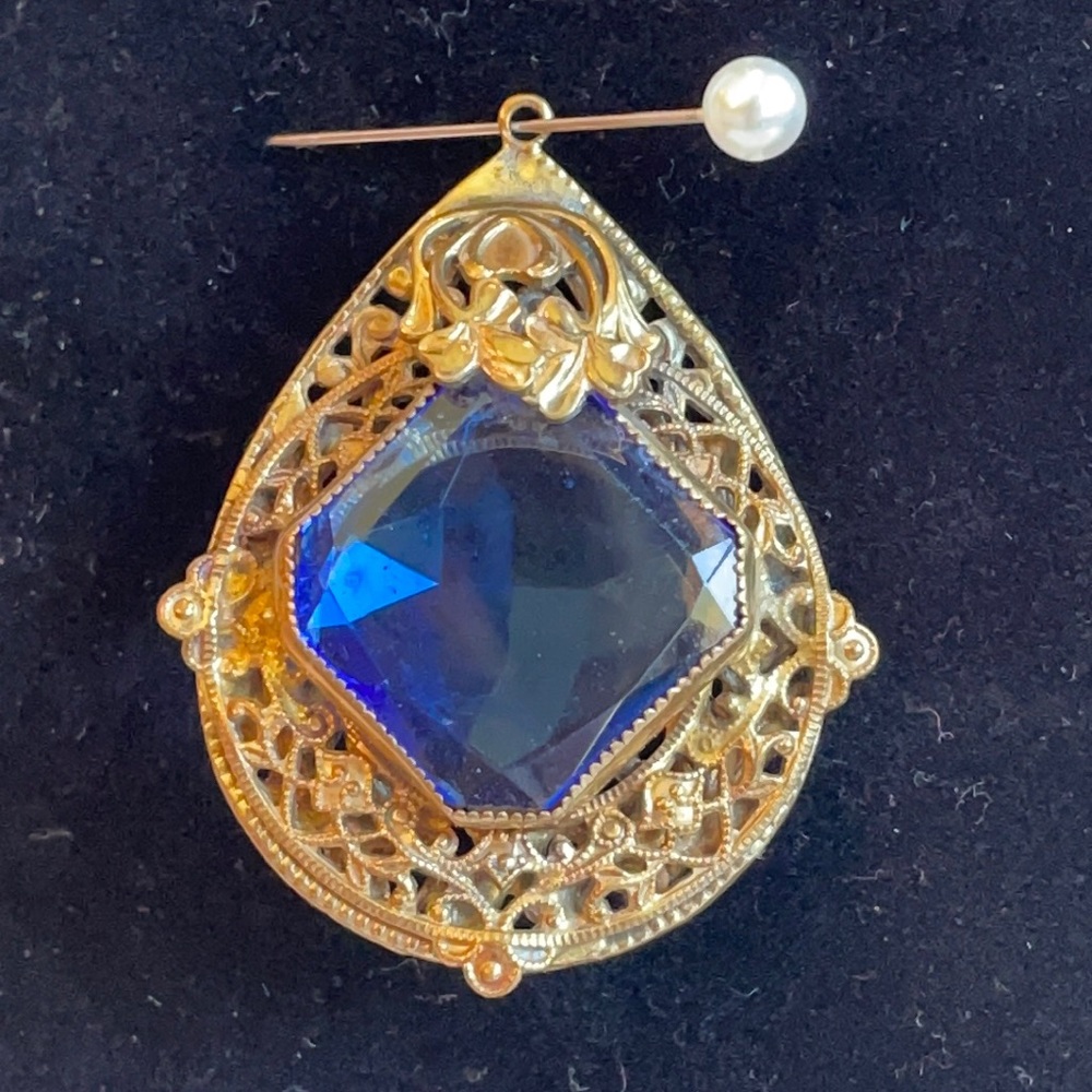 Vtg Gorgeous teardrop Art Deco pendant with a large faceted blue glass stone